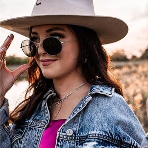 Meet your Posher, Molly